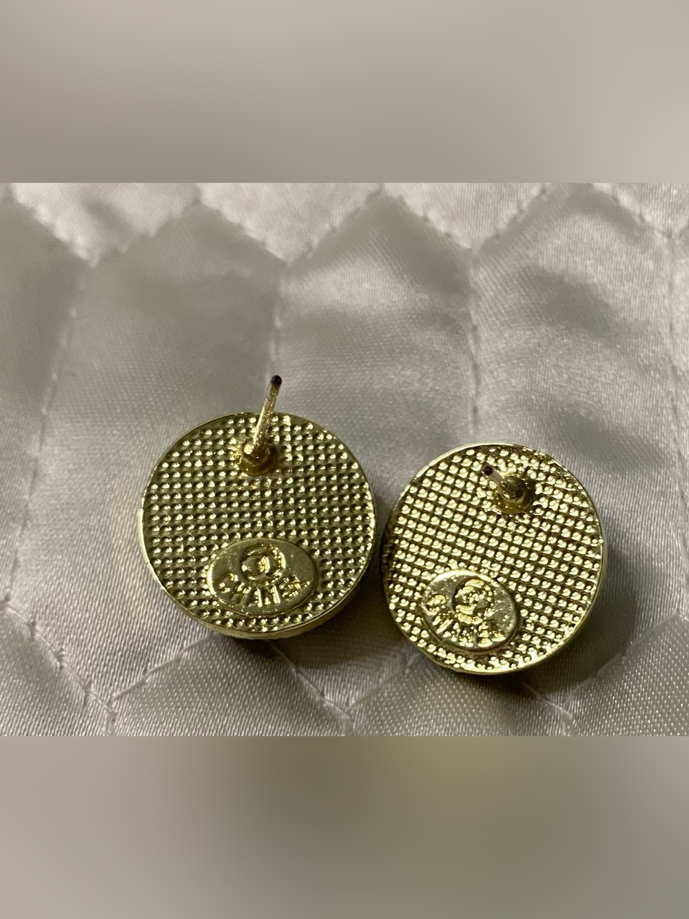 ChaneI. Classic Black and Gold Tone Crystal CC Logo Earrings - Picture 3 of 3
